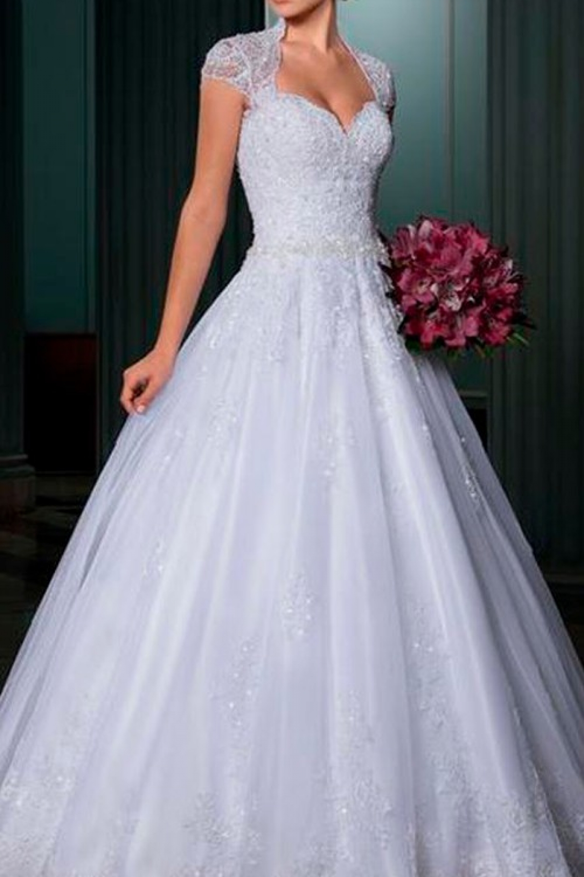 noiva com vestido princesa com brilho  Vestidos de noiva princesa, Vestidos  de noiva estilo princesa, Vestidos de casamento princesa