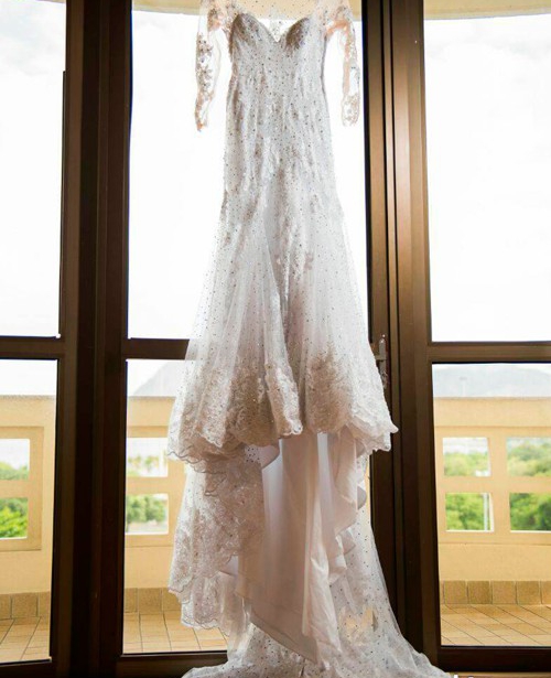 Vestido de noiva com renda e tule manga longa