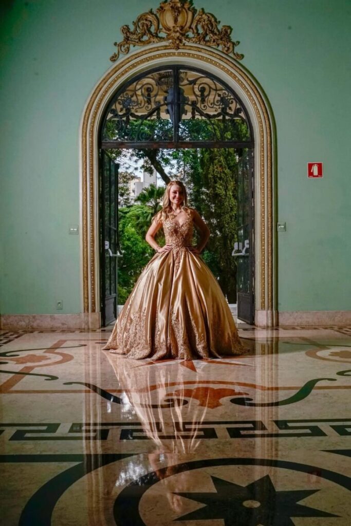 Vestido Valsa Dourado